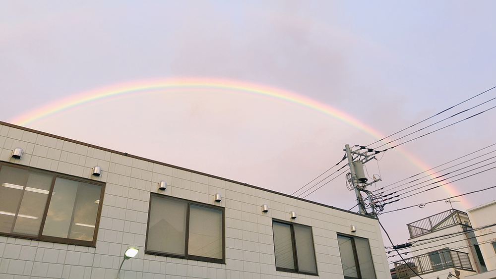 雨が降っている時と湿度が高いときは塗装は避けた方がよい？？～塗り床における湿度、下地水分量によるリスク～